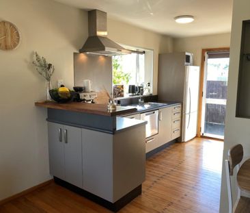 Sunny, Modern Home Just Steps from Stoke Shops - Photo 6