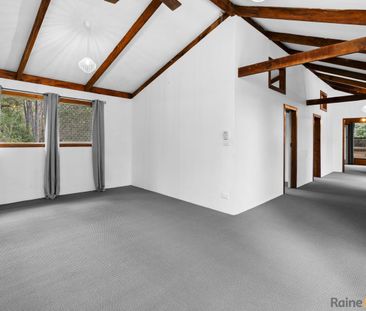 Spacious Rural Retreat with Stunning Views - Photo 3