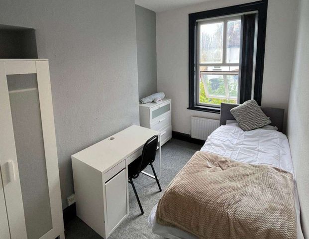 Rooms off Newland Avenue - Photo 1