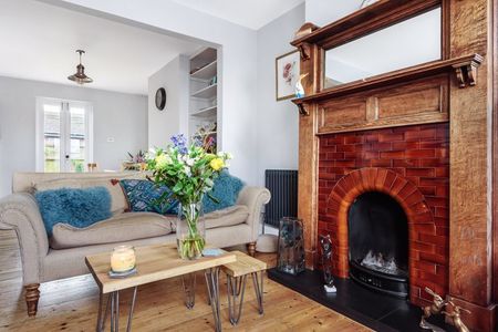 Hare Lane, Farncombe, Surrey, GU7 - Photo 2