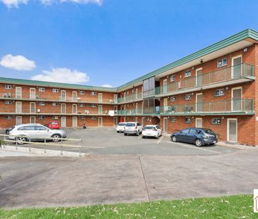 Conveniently located to all you need - Photo 4