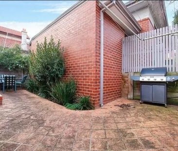 1/8 Merton Street, Ivanhoe VIC 3079 - Photo 5