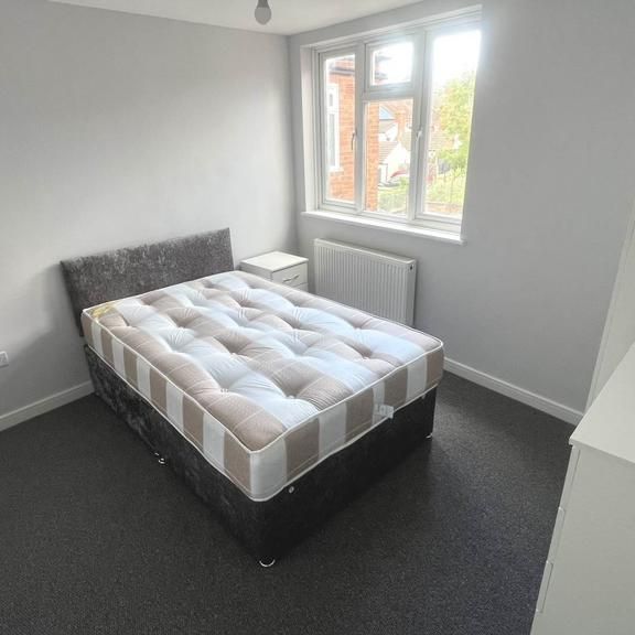 1 bedroom in a house share to rent - Photo 1