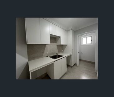 Executive Style Villa in North - Photo 4