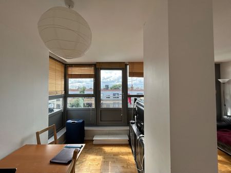 2 Bed Flat, Courtenay House, SW2 - Photo 2