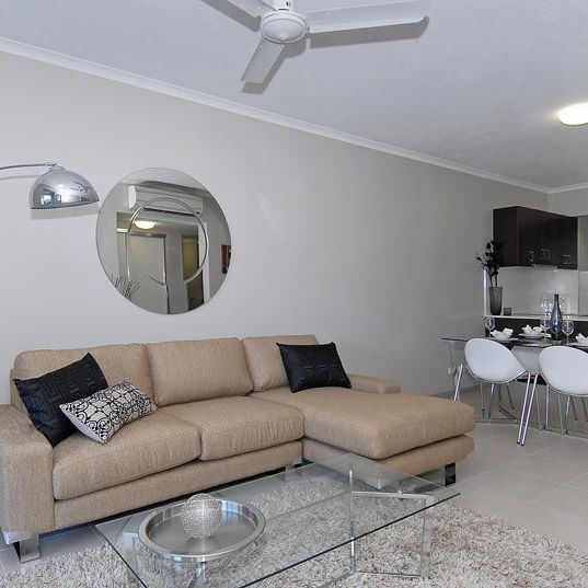 STUNNING 2 BED 2 BATH APARTMENT - Photo 1