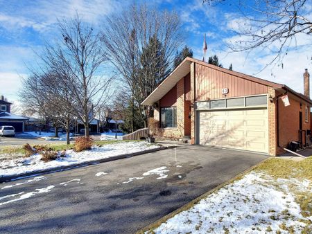 For Lease - 47 Lowe Boulevard, Newmarket, Ontario - Photo 2