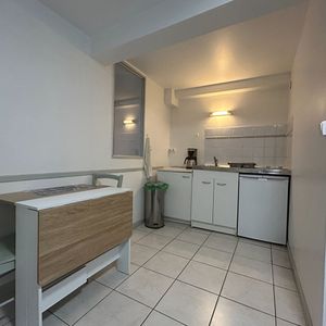 Location Appartement 2 pièces 25m² - Photo 2