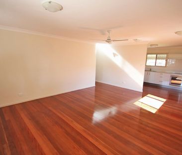 LAWNTON COTTAGE - WALK TO TRAIN - Photo 5