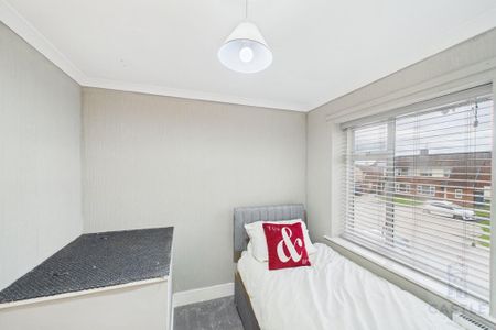 4 bedroom house of multiple occupation to rent - Photo 2