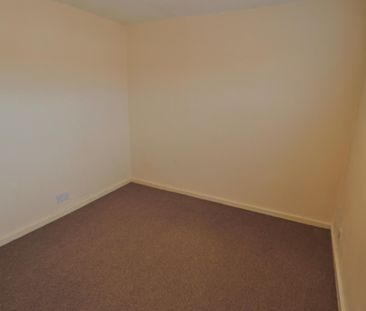 Utrillo Close, Coventry - Large 3 Bedroom Mid Terrace with Garage - Photo 4