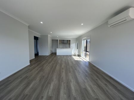 Modern 4-Bedroom Family Home | Solar Power + EV Charger | Quiet Benalla Estate - Photo 2