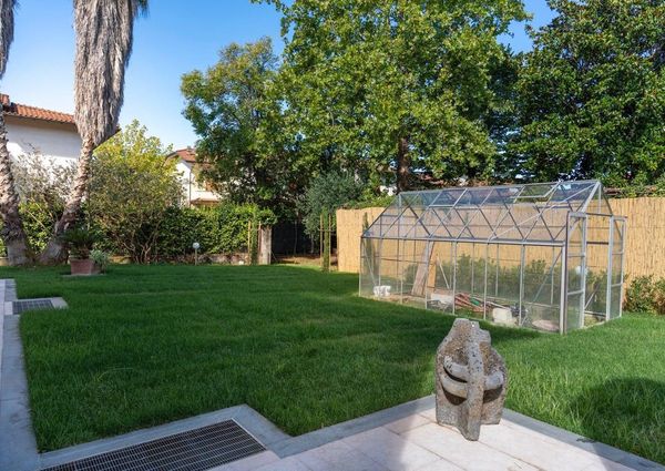 via Pietro neni, 7, Forte dei Marmi, Tuscany 55042