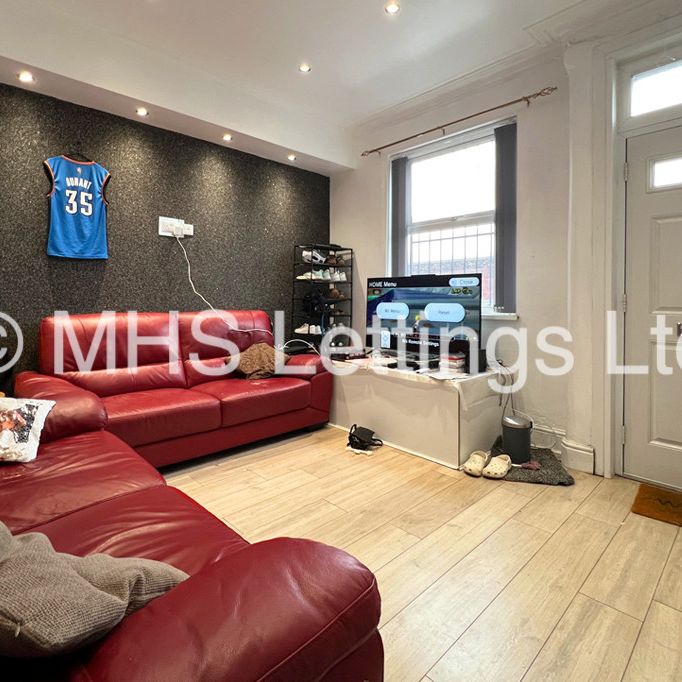6 Bedroom Mid Terraced House for rent in Harold Terrace - Photo 1