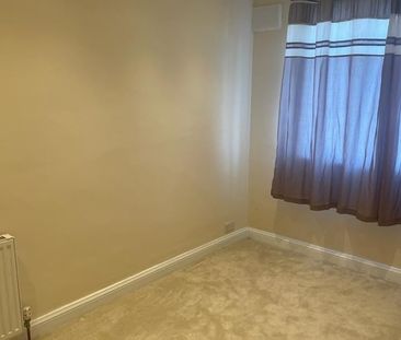 1 Bed Detached House, Ilfracombe Gardens, RM6 - Photo 3