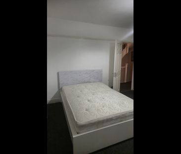 Room in a Shared House, Waddon Court Road, CR0 - Photo 5