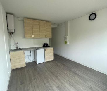 Location Appartement 1 pièce 18m² LYON 7ème - Photo 1