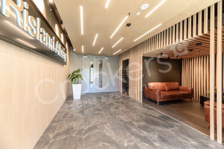 Modern Apartment in Albany with Car Park - Photo 2