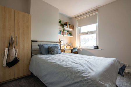 Top location for all universities! - Photo 3