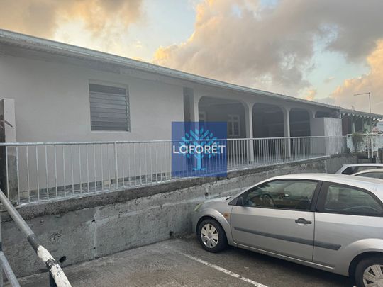 Maison T5 Saint-Esprit à louer - Photo 1