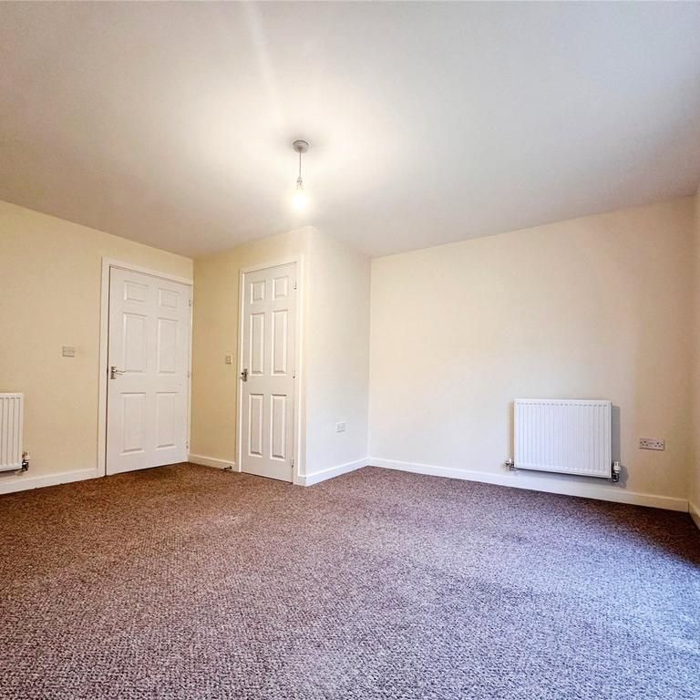 2 bedroom end of terrace house to rent - Photo 1