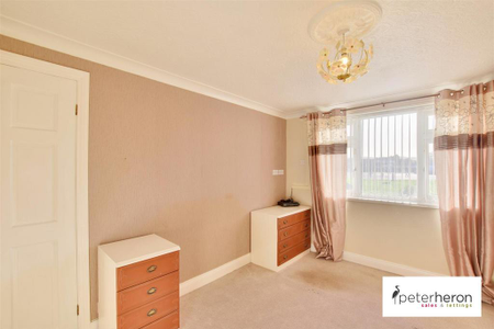 3 bedroom semi-detached house to rent - Photo 4