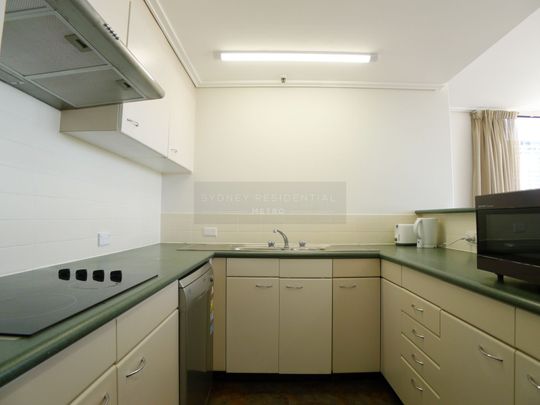 Spacious 2 Bedroom Apartment in Heart of the CBD - Waldorf Building - Photo 1