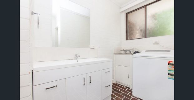 Tucked away in a quiet and well-kept complex, this spacious and updated villa offers comfort, convenience, and easy living in the heart of East Maitla - Photo 1