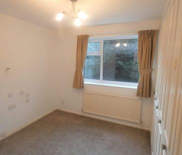 Flat to rent on - Photo 2