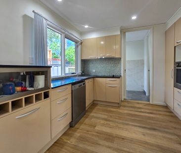 Beautifully Renovated Villa Offering Stylish Low-Maintenance Living - Photo 4