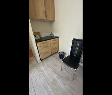 Room in a Shared House, Swinford Gardens, SW9 - Photo 1