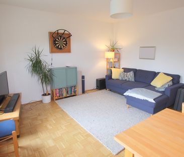 Gepflegte und großzügige 2-Zimmer-Wohnung im 1. Obergeschoss in ruh... - Photo 2