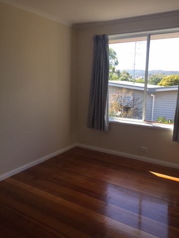 135 Flagstaff Gully Road, Lindisfarne TAS 7015 - House For Rent | Domain - Photo 3