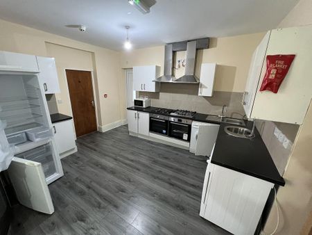 3 bedroom semi-detached house to rent - Photo 5