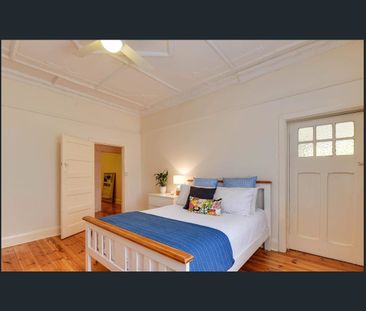 A Beautiful Family Rental with Swimming Pool in Sought After Suburb... - Photo 3