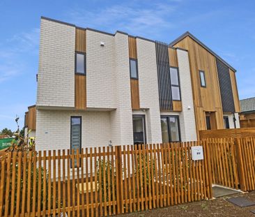 Burswood - 3 Bedrooms with 2.5 Bathrooms - Photo 2