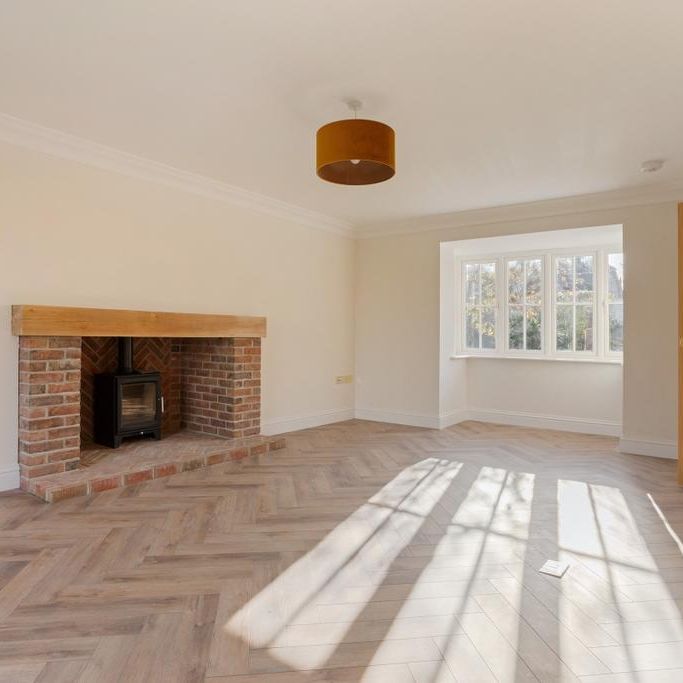 5 bedroom detached house to rent - Photo 1