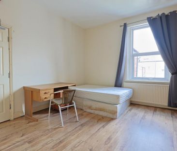 5 bedroom Student Terraced House to rent in Rothbury Terrace, Heato... - Photo 4