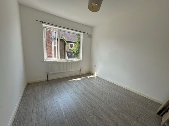 2 bed maisonette to rent in Blakeney Court, Maidenhead, SL6 - Photo 1