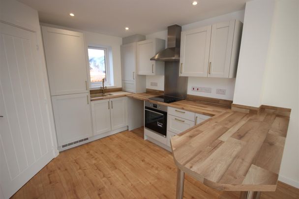 2 bed End of Terrace House for let - Photo 1