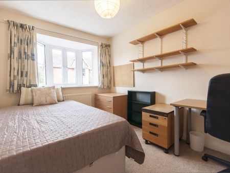 Demesne Furze, Headington - Photo 4