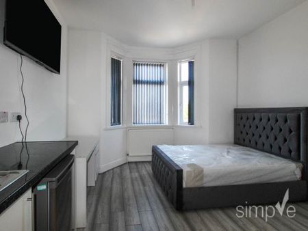 1 bedroom in a house share to rent - Photo 2