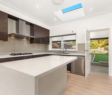 1 Warrimoo Avenue, St Ives NSW 2075 - House For Rent | Domain - Photo 3