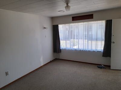 Central Kensington Unit. Close to all facilities. - Photo 3