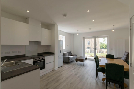 2 bedroom end of terrace house to rent - Photo 5