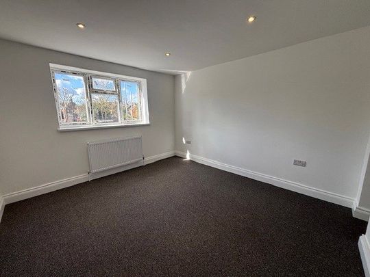 Willoughby Road, Slough, Berkshire, SL3 - Photo 1