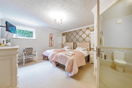 Bramble Lodge, Wallington - Photo 3