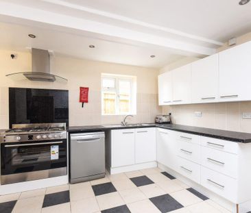 1 bedroom in a house share to rent - Photo 4