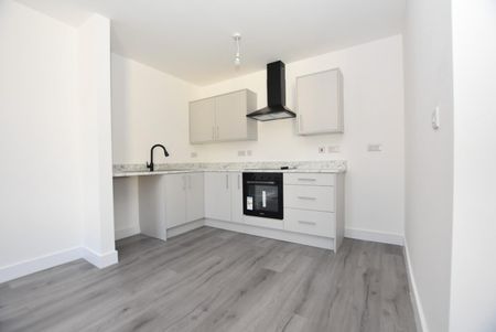 1 bedroom Flat To Let - Photo 3