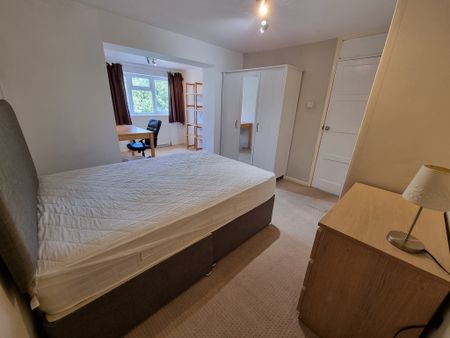 4 Bed Student Accommodation - Photo 4